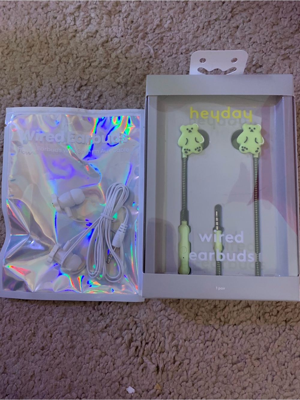 2 Wired Earbuds - Gummy bears and Flowers